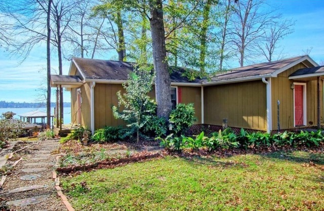 Waterfront on Toledo Bend! 10 mins from Hemphill town square!