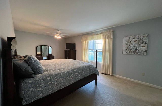 Waterfront - pier & acreage to run & play. Pet friendly Oct/Nov dates open!