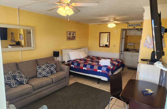 Waterfront, Poolside, King Bd, Ground-Floor, & WiFi