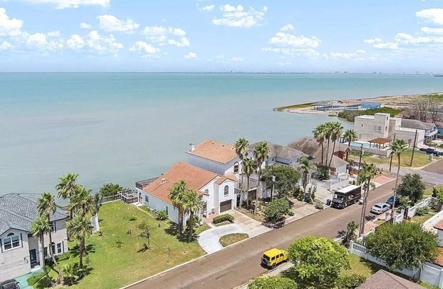 Waterfront Port Isabel, Full Private house with 6bd/2.5ba and Min's to SPI