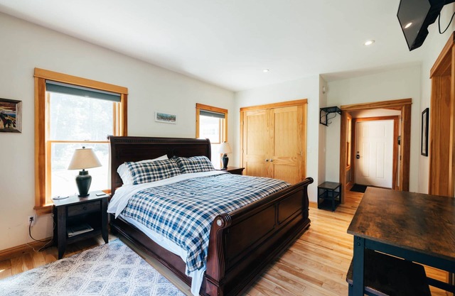 Waterfront Private Apartment, minutes from LLBean!