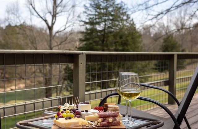 Waterfront River House - kayak, fish, & relax!