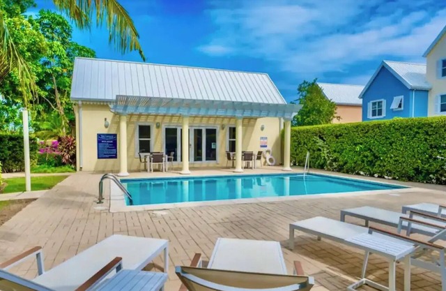 Waterfront Sanctuary Grande 4Bed 4Bath Pool Patio