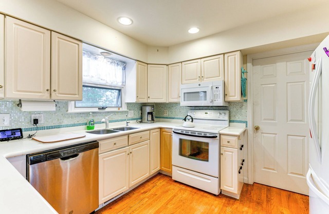 Waterfront Shady Side Home w/Chesapeake Bay View!