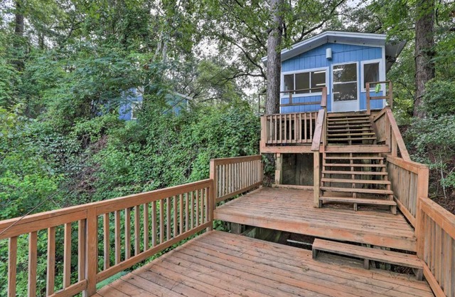 Waterfront Sopchoppy Hideaway with 2 Kayaks!