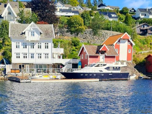 Waterfront Villa Boat Included, Near Bergen
