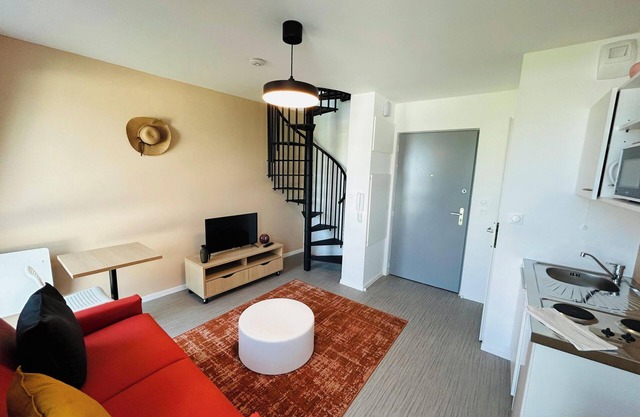 We Live In R - Duplex 501