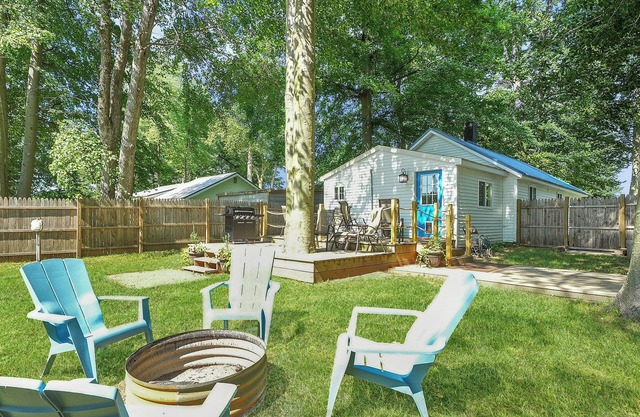 Weekday Specials! A Peaceful Getaway- Dog Friendly