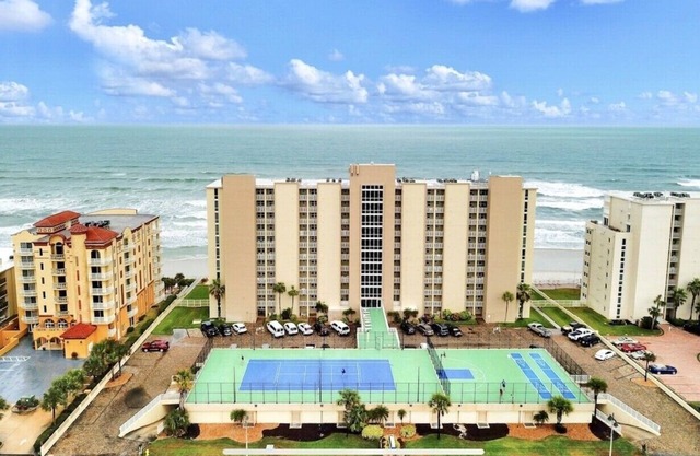 WEEKLY DISCOUNTS! OCEANFRONT CONDO! DIRECT BEACH ACCESS! NO DRIVE BEACH!KITCHEN!