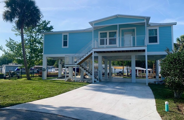 Weekly/Monthly Discount: NEW Waterfront Home/Room for Boat/Close to Springs