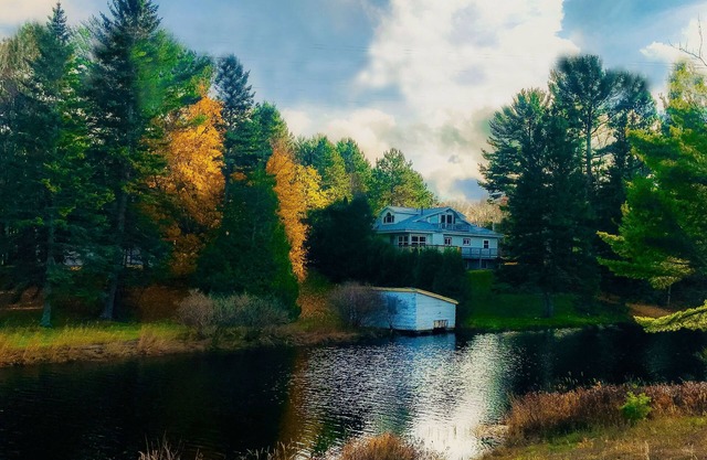 Welch's Riverview Retreat, Welchʻs Riverview Retreat - Your Window to Lake Superior