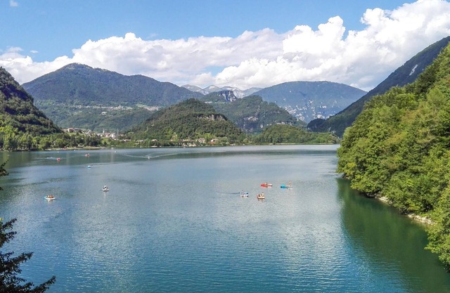 Welcome on vacation in this spacious vacation home in a good location.