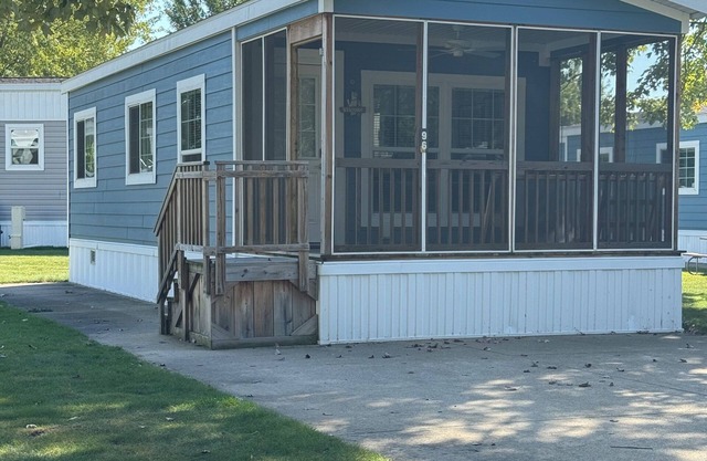 WELCOME TO BLUE DUNES COTTAGE a 2-bedroom cottage in wonderful Silver Lake