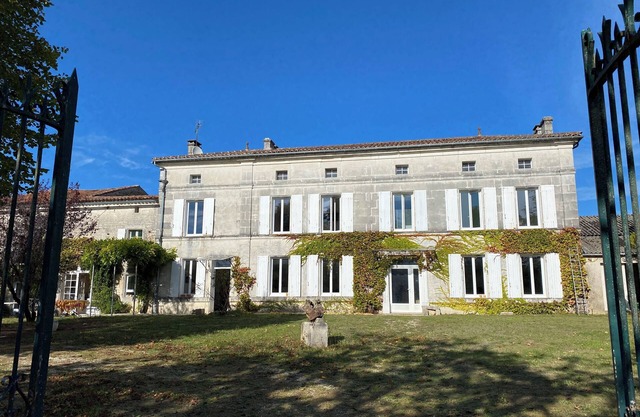 Welcome to Mareuil - Spacious, bright house with swimming pool, garden and comfort