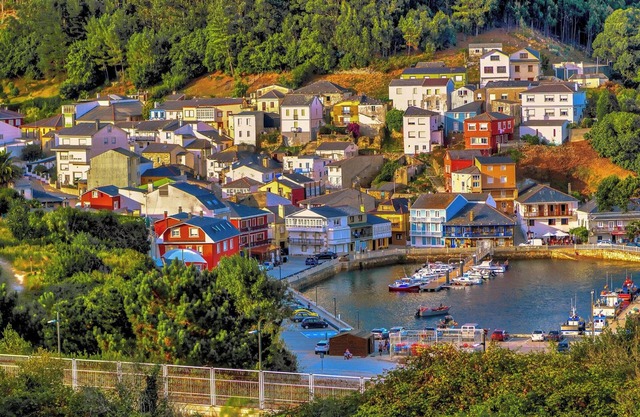 Welcome to our cozy apartment in O Barco, Galicia!