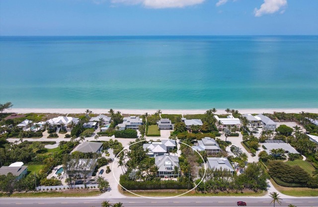 Welcome to Palm Paradise - 3 bed 3 bath pool home located near the historical downtown area of BG!