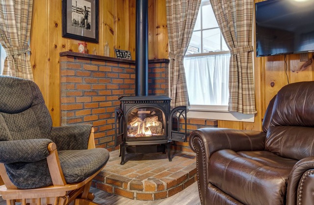 Welcome to Stuart Cottage- comfy, clean, and convenient!