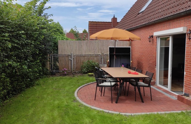 Welcome to the "Anna Lüttje Huske" - your cozy retreat in the historic