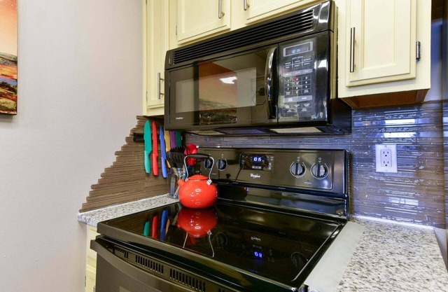 Welcome to the Honeybee Hideaway Unit 1