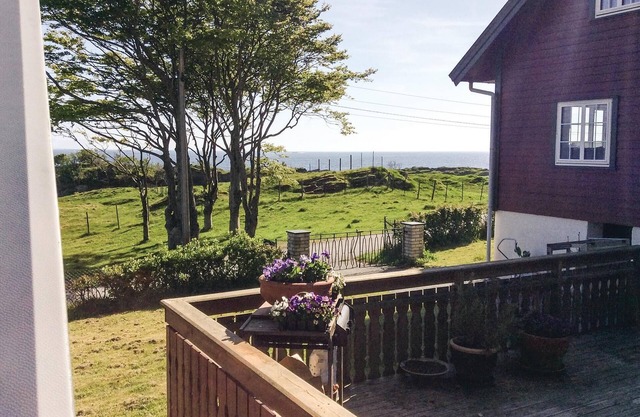 Welcome to the island paradise of Reksta.