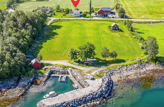Welcome to this lovely cottage with panoramic view over the Romsdalsfjord.