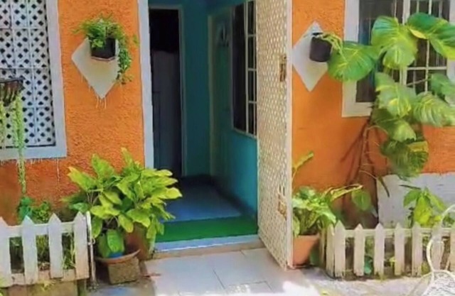 Welcome to Whispering Waters Nature Cottage. Just 15 minutes away from Kingston