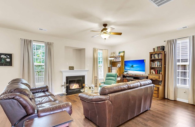 Welcome to your home away from home! Enjoy easy keypad check-in, cozy beds with fresh linens, clean towels, and stocked bath essentials. Cook in the full kitchen, do laundry with provided detergent, and enjoy a comfortable, hassle-free stay.