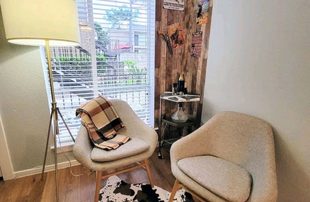 Welcome Wild Wild West!🐂 1bd near Galleria mall!