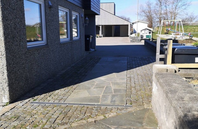 Welcoming 2-bedroom apartment with WiFi in charming Karmøy