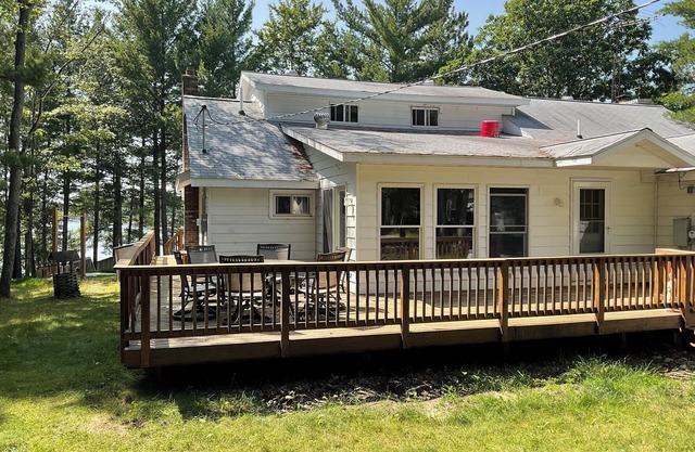 Welcoming lake house with five bedrooms and a huge deck on Tee lake in Lewiston.