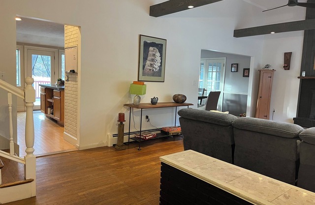 Welcoming Portsmouth, 3 bedroom home, 1 mile from downtown