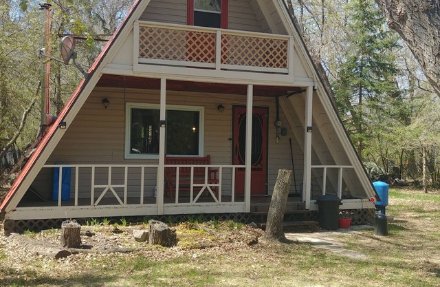 Well Appointed A-frame Cabin at Oak Lake Resort