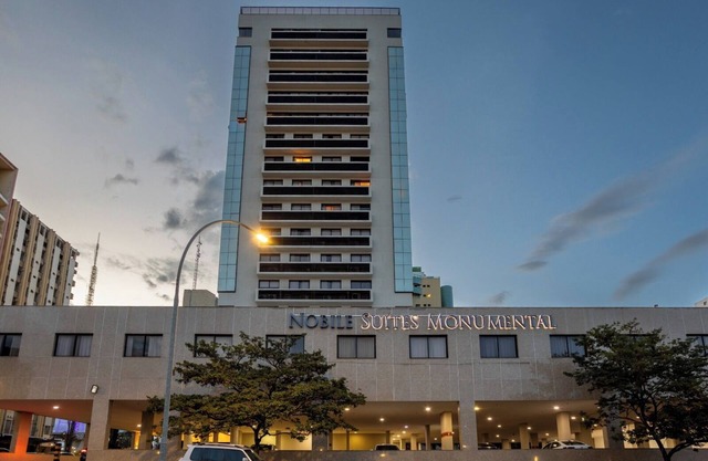 Well-located flat with swimming pool and gym near Esplanada dos Ministérios