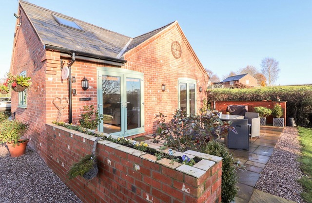 WELL VIEW COTTAGE, luxury holiday cottage, with a garden in Tarporley