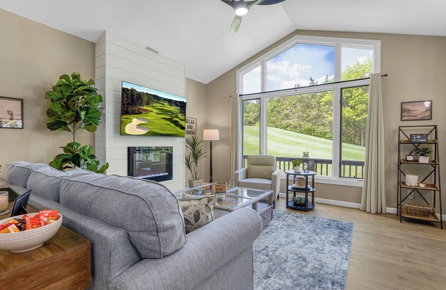 We’re #1 - Tee Box! Charming Cottage nestled in the heart of Old Kinderhook!