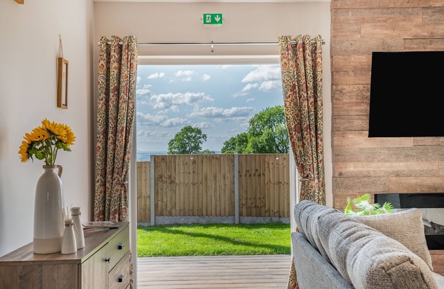 West End Farm Lodge Alabaster