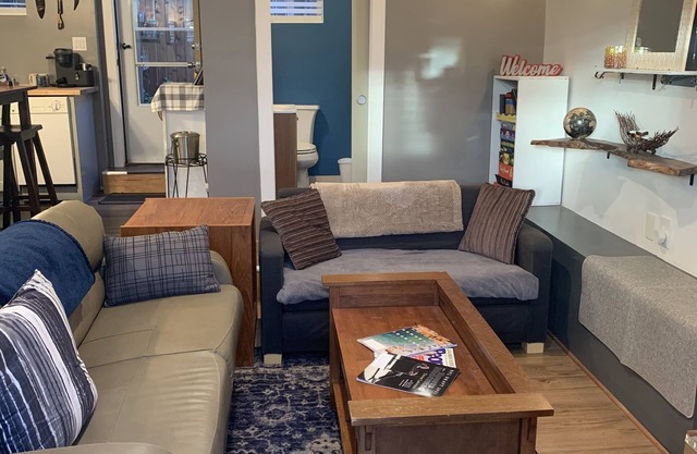 West Seattle Cottage and backyard oasis!