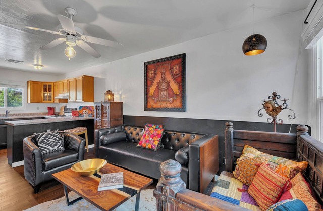West University art-partment 1 bedroom bungalow!