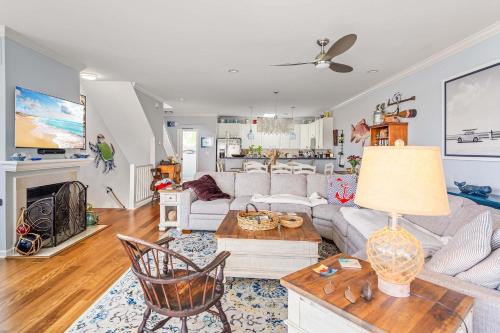 Whale of a Time - Waterfront Stay for 10 with Resort-style Amenities