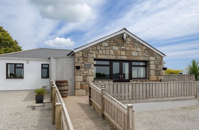 Wheal Frances - a lodge that sleeps 8 guests in 4 bedrooms
