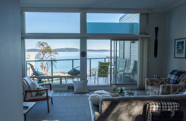 When all you need is the Ocean and beautiful things around you!