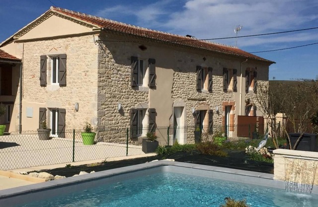 When it comes to B&Bs in the heart of the vineyards, this one's got it all!