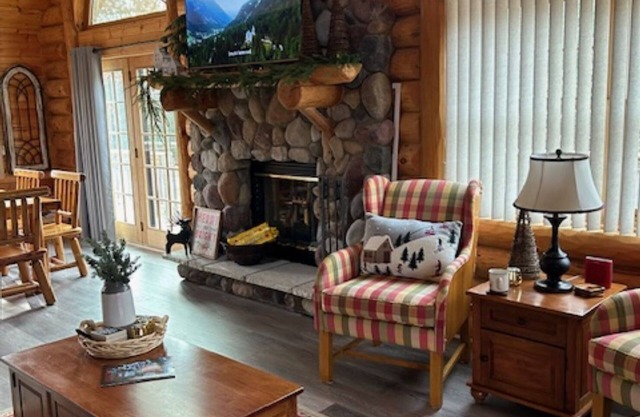 Where Lazy Days Are the Best Daysn-near Trails and Lakes-5 beds