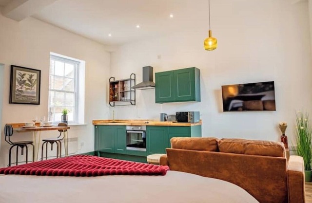 WhiskAwayStays - Foregate Studio - No. 6