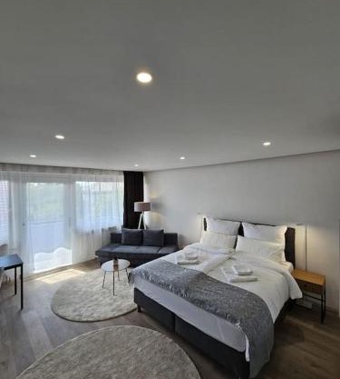 White Estate IZM