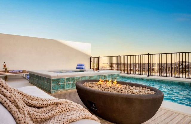 Whitecap - Beachfront Gem w/Pool & Elevator