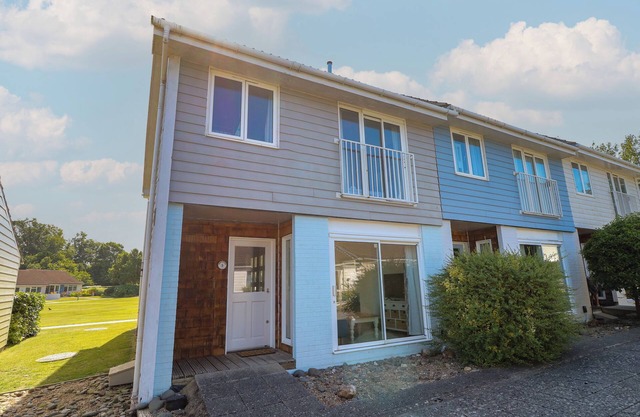 WHITFIELD P5, family friendly, country holiday cottage in Yarmouth