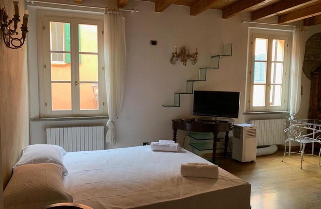 whouse suite GOLD TOWERS