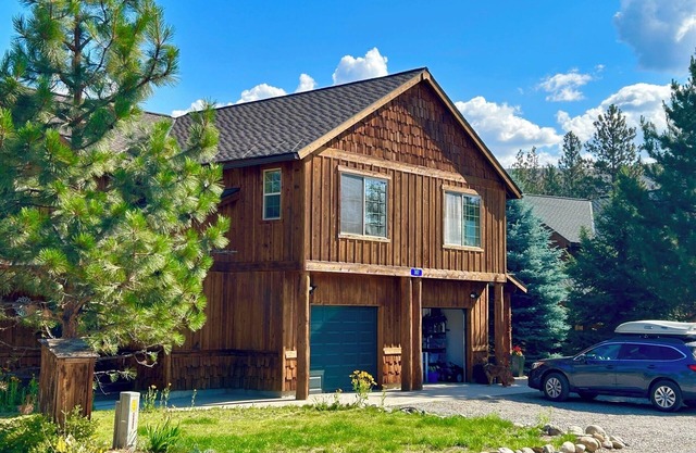 Wildflower Condo is Close to Town and Ski Trailhead!