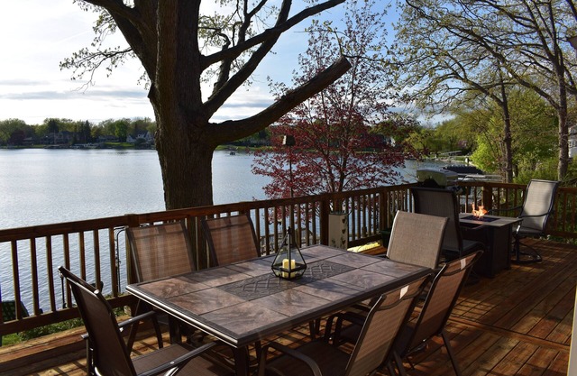 Williams Lake Get-Away Lakefront Home